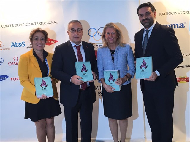 El consejero de Turismo y Deporte de la Junta, Javier Fernández, junto a la alcaldesa de Marbella, Ángeles Muñoz, y el presidente del COE, Alejandro Blanco, este viernes. FOTO/ EP