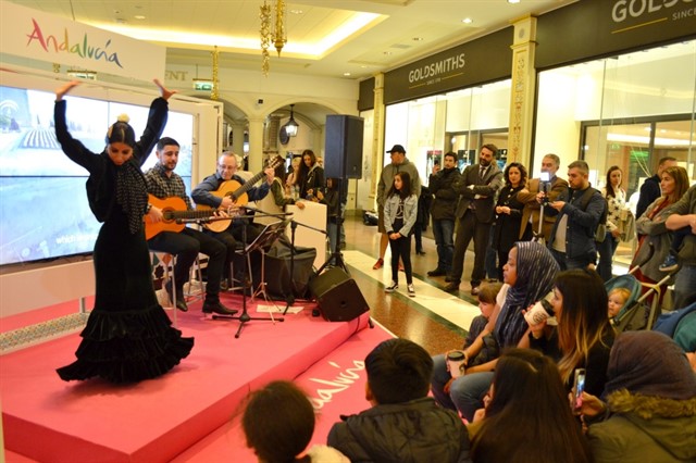 Imagen de la acción promocional de Turismo Andaluz llevada a cabo en Manchester en días previos a la WTM. FOTO/ Junta