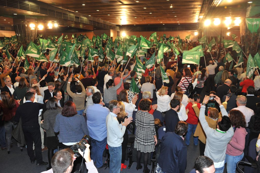 Imagen del Palacio de Congresos de Marbella a la llegada de Pedro Sánchez y Susana Díaz este martes. FOTO/ JAVIER MARTÍN