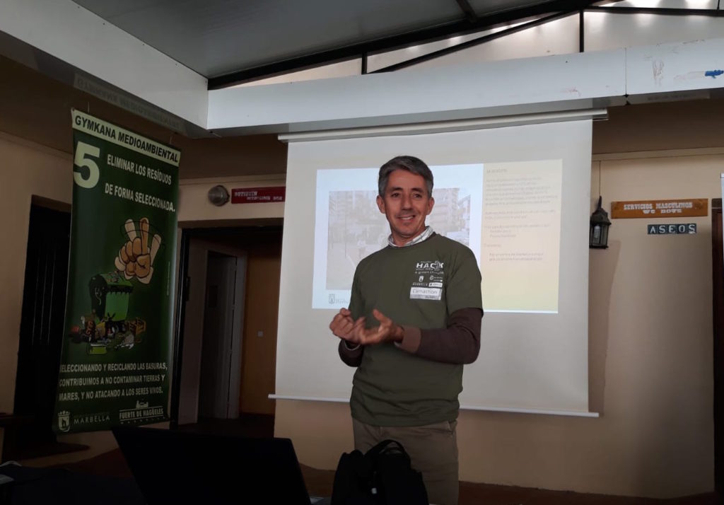 El arquitecto Arturo Reque en una foto de sus redes sociales, durante una charla reciente. FOTO/ Twitter @reque_arturo