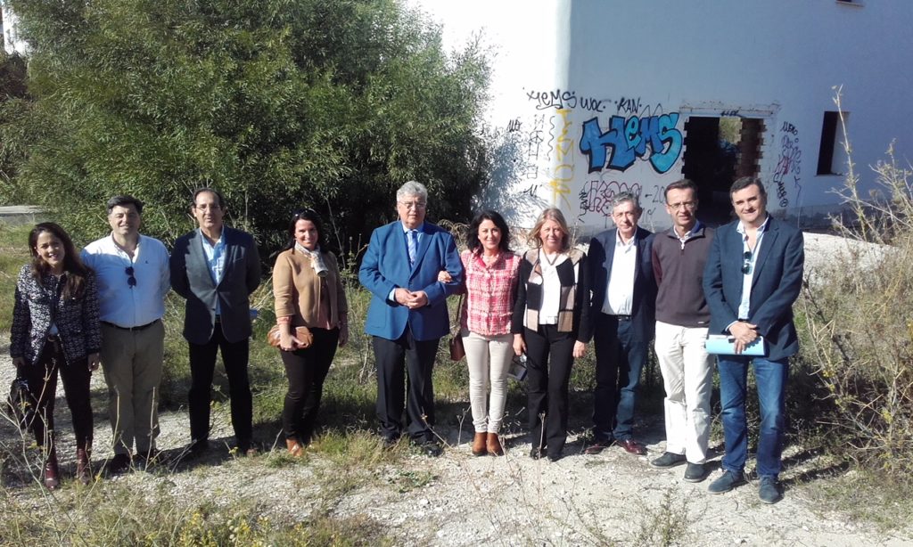 Imagen de archivo de la visita que giró la alcaldesa de Marbella, Ángeles Muñoz, junto a jueces y fiscales al edificio que albergará la futura Ciudad de la Justicia. FOTO/ MARBELLA CONFIDENCIAL