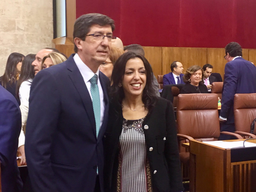 La nueva presidenta del Parlamento Andaluz, Marta Bosquet, de Ciudadanos, junto a Juan Marín, poco antes de ser elegida este jueves. FOTO/ CABANILLAS