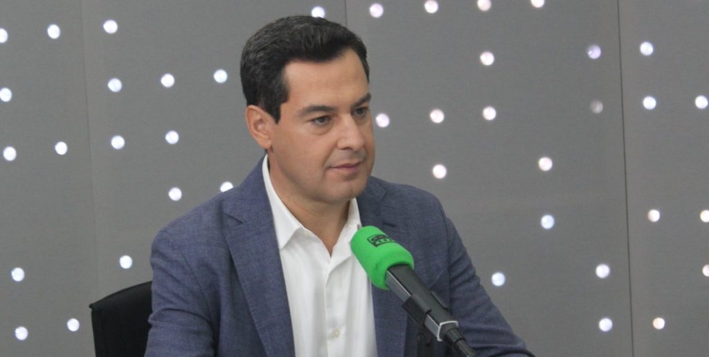 El presidente del PP-A, Juanma Moreno, este martes durante su entrevista en Onda Cero con Carlos Alsina. FOTO/ web Onda Cero