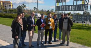 En el centro de la imagen el portavoz del PSOE en Diputación, Francisco Conejo, junto al portavoz del PSOE de Marbella y candidato a la Alcaldía, José Bernal, este miércoles en San Pedro. FOTO/ PSOE
