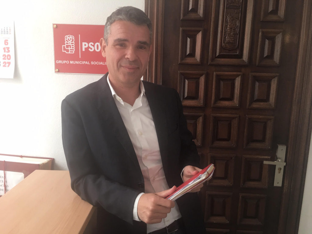 El portavoz del PSOE de Marbella, José Bernal, en una imagen reciente, durante unas declaraciones a Marbella Confidencial. FOTO/ CABANILLAS