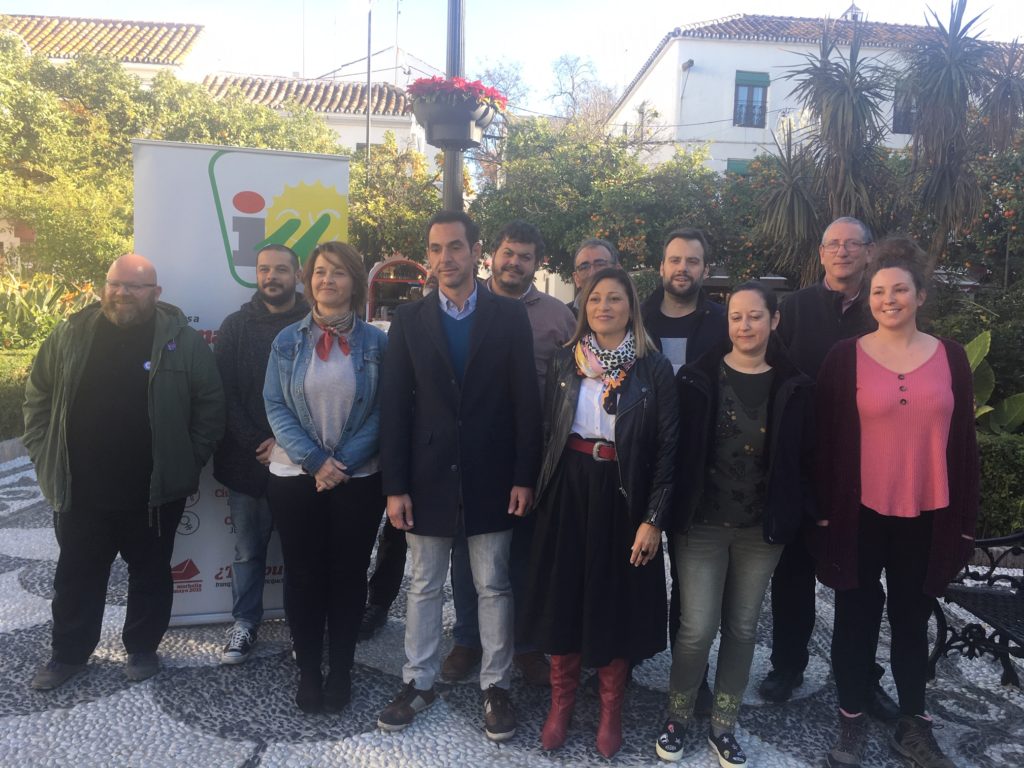 El cabeza de lista de IU, Miguel Díaz (centro) junto al resto de integrantes de su candidatura electoral este jueves. FOTO/ CABANILLAS