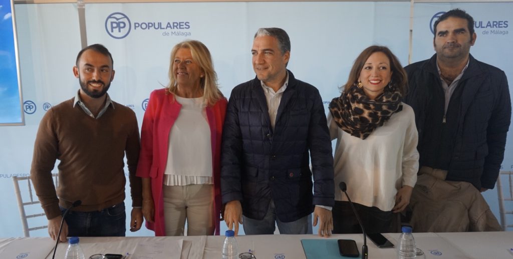 De izqda a drcha Enrique Rodríguez, Ángeles Muñoz, Elías Bendodo, Patricia Navarro y Manuel Cardeña en el Comité del PP de Marbella celebrado este domingo. FOTO/ PP