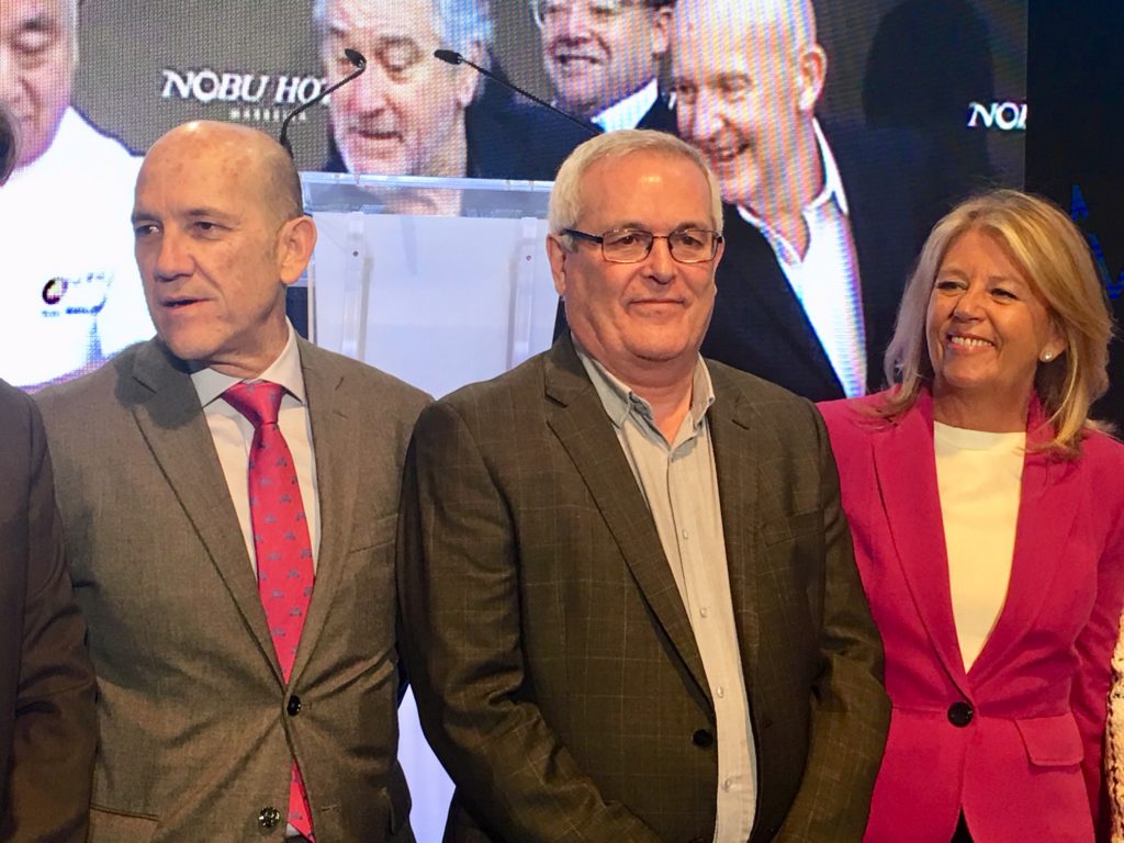 La alcaldesa de Marbella, Ángeles Muñoz, en una imagen de archivo junto a sus entonces socios de gobierno de OSP, los ediles Manuel Osorio y Rafael Piña. FOTO/ CABANILLAS
