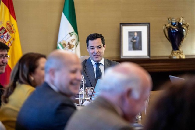 El presidente de la Junta, Juanma Moreno, presidiendo el Consejo de Gobierno. FOTO/ Junta de Andalucía