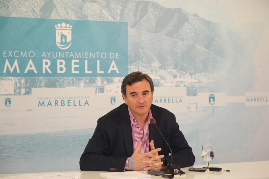 El portavoz del PP en el Ayuntamiento de Marbella, Félix Romero, este lunes en rueda de prensa. Foto/ Ayto.