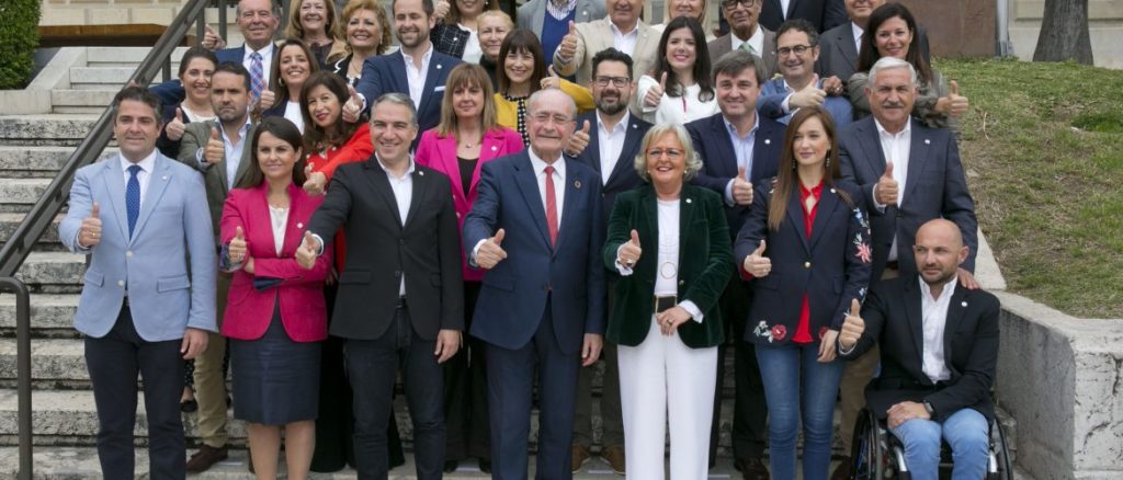 El consejero de Presidencia y presidente del PP de Málaga, Elías Bendodo (tercero por la izqda) este sábado al presentar la lista del PP a la Alcaldía de Málaga. FOTO/ PP Málaga