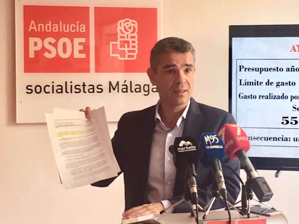 El candidato del PSOE a la Alcaldía de Marbella y exalcalde, José Bernal, este lunes en rueda de prensa. FOTO/ CABANILLAS