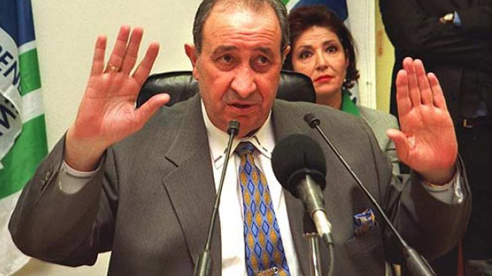 El exalcalde de Marbella Jesús Gil en una imagen de archivo, en 2003, cuando se produjo la moción de censura contra Julián Muñoz. Detrás la exedil del GIL Carmen Revilla, condenada en el 'caso Malaya'