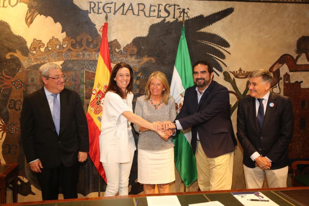 La alcaldesa de Marbella, Ángeles Muñoz, con responsables de Mancomunidad, Acosol e Hidralia este viernes. FOTO/ Ayto de Marbella