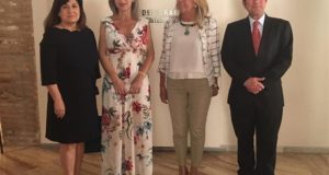 De izqda a drcha la directora de Cultura, Carmen Díaz; la consejera Patricia del Pozo, la alcaldesa Ángeles Muñoz y el responsable del Museo del Grabado, Germán Borrachero. FOTO/ EP