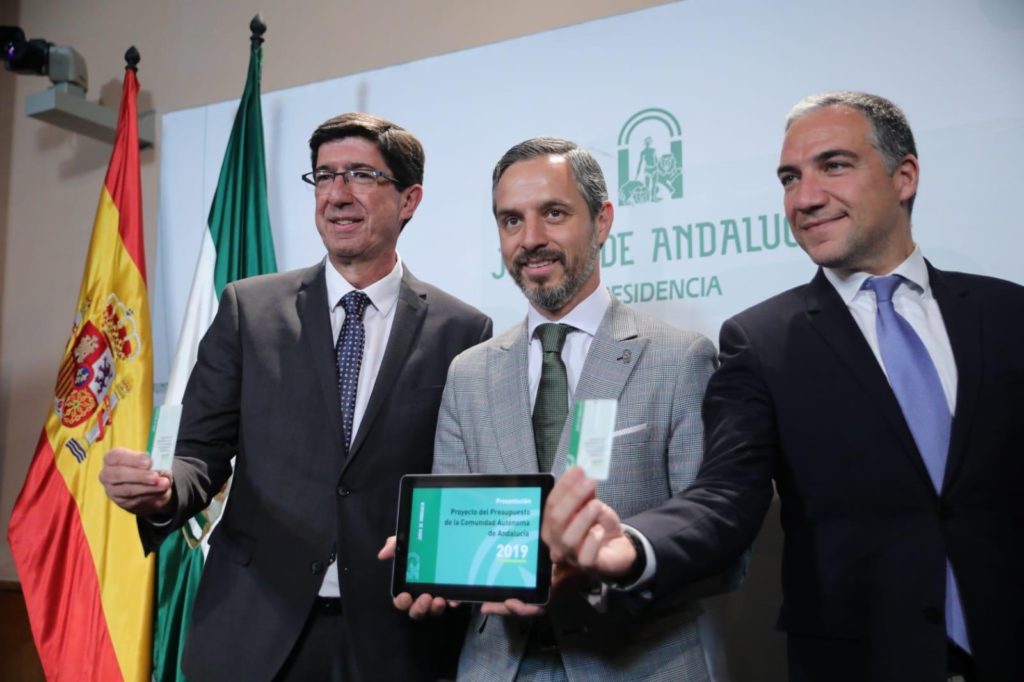 De izqda a drcha el vicepresidente de la Junta, Juan Marín; el consejero de Hacienda, Juan Bravo, y el consejero de Presidencia y portavoz, Elías Bendodo. FOTO/ Junta de Andalucía