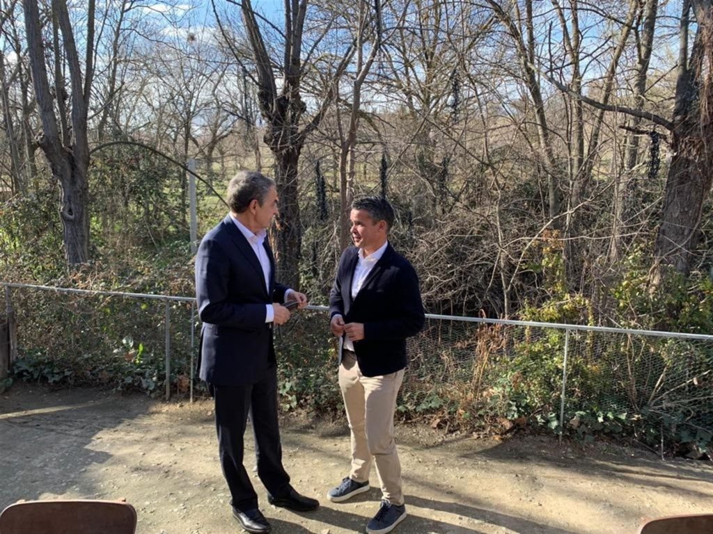El expresidente Zapatero junto al candidato del PSOE a la Alcaldía de Marbella, José Bernal, en una imagen reciente. FOTO/ PSOE