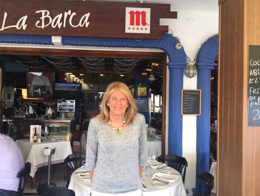 La candidata del PP a la Alcaldía de Marbella, Ángeles Muñoz, a su vez la alcaldesa, durante la entrevista mantenida con Marbella Confidencial en el restaurante La Barca. FOTO/ CABANILLAS