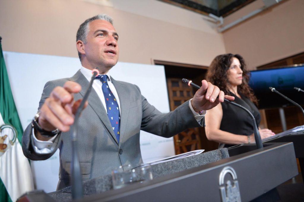 El consejero de Presidencia de la Junta, Elías Bendodo, este martes durante su comparecencia en San Telmo. FOTO/ Junta