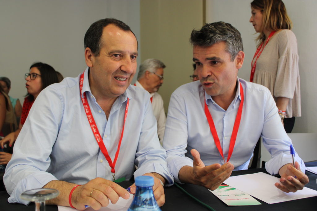 El secretario general del PSOE de Málaga, José Luis Ruiz Espejo, junto al presidente de la formación, José Bernal, candidato designado a presidir la Diputación. foto/ PSOE