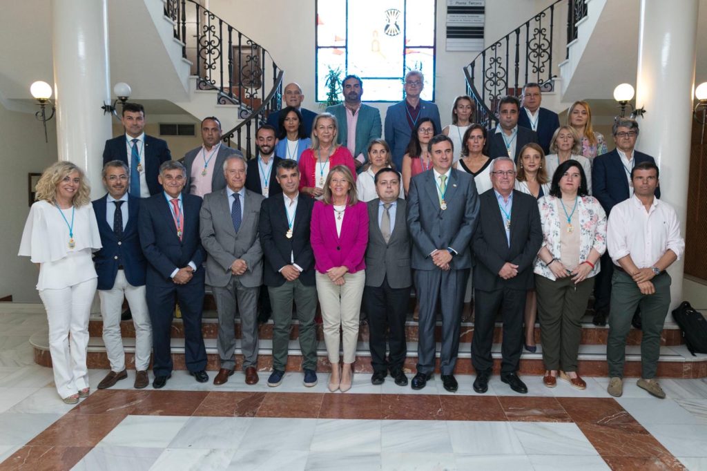 Foto de familia de la Corporación municipal 2'019-2023 que ha celebrado este viernes su primer pleno, tras constituirse el pasado 15 de junio. FOTO/ @RTVMarbella