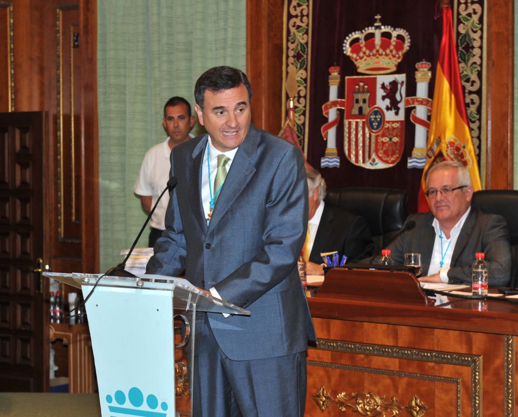 El portavoz del PP, Félix Romero, durante su intervención de este sábado ante el Pleno de Marbella. FOTO/ JAVIER MARTÍN