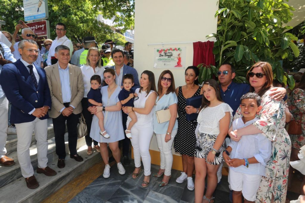 Familiares de José Miguel Rodríguez Bernal 'Matute' junto a concejales de Marbella durante el homenaje de este jueves. FOTO/ Ayto de Marbella