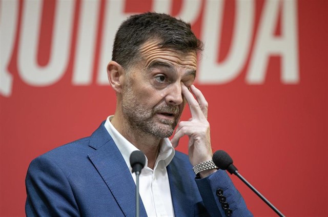 El hasta ahora coordinador de IU-CA, Antonio Maíllo, durante a rueda de prensa que ha ofrecido este lunes. FOTO/ Jesús Prieto-Europa Press