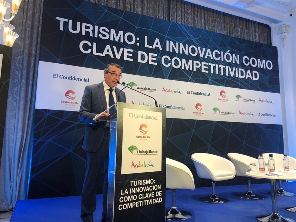 El presidente en funciones de la Diputación de Málaga, Francisco Salado, este miércoles en el foto organizado por El Confidencial. FOTO/ Diputación de Málaga