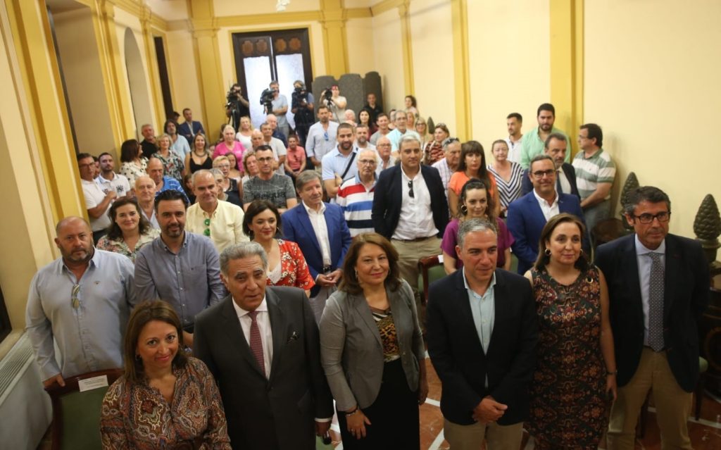Los consejeros de la Junta Elías Bendodo y Carmen Crespo este viernes con empresarios de churinguitos en Málaga. FOTO/ Junta de Andalucía
