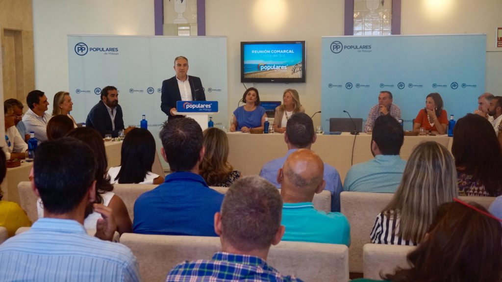 El consejero de Presidencia de la Junta y presidente del PP de Málaga, Elías Bendodo, este sábado en Marbella durante una reunión comarcas de su partido. FOTO/ PP