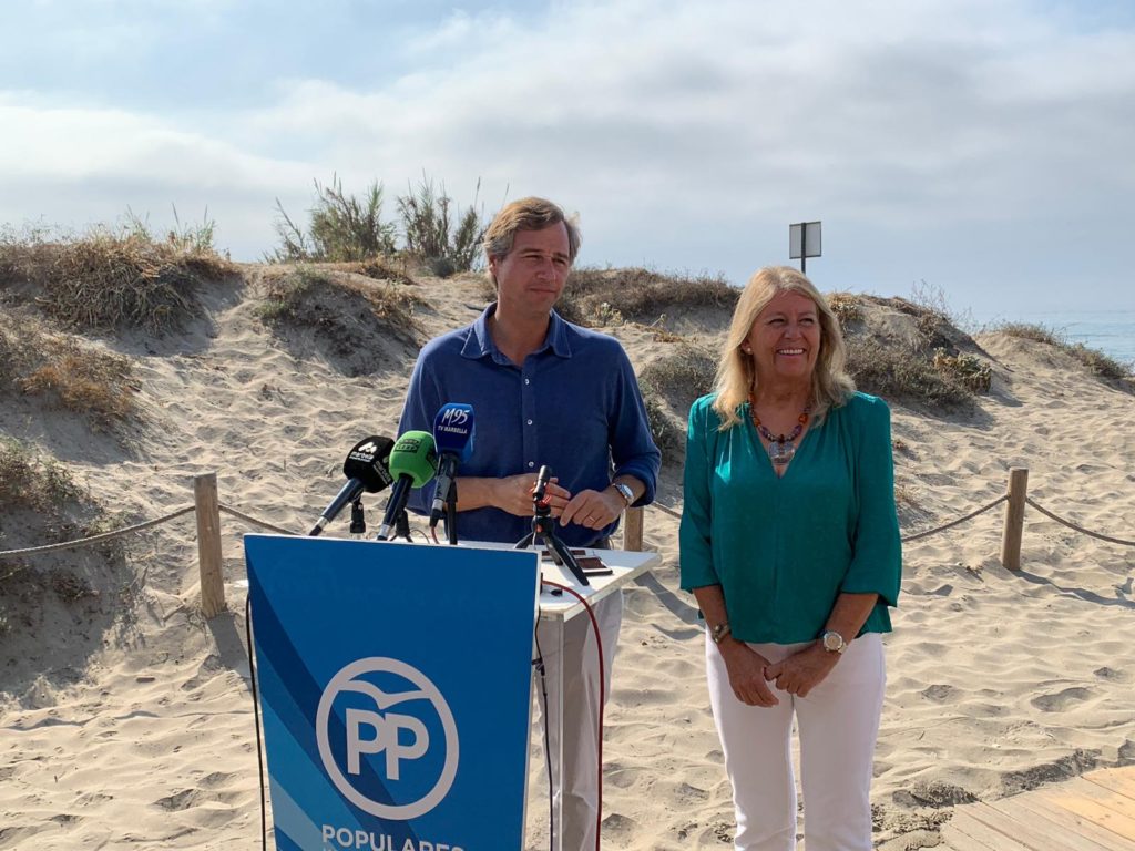 El diputado del PP y dirigente nacional Antonio González Terol este martes, junto a la alcaldesa de Marbella, Ángeles Muñoz. FOTO/ PP