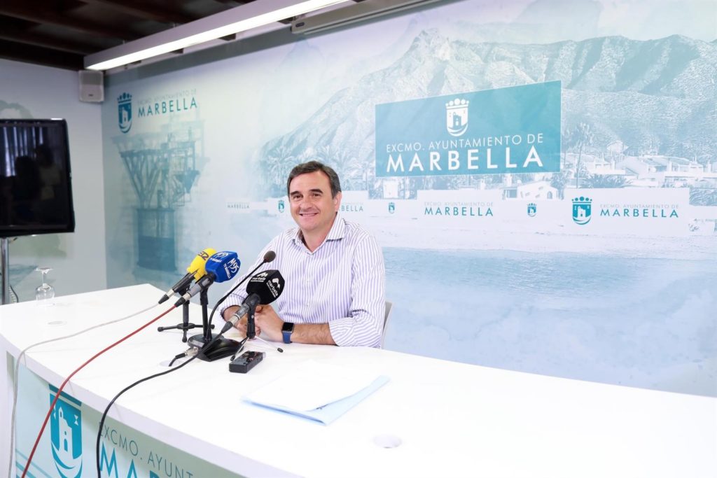 El portavoz del PP en el Ayuntamiento de Marbella, Félix Romero, este lunes durante la rueda de prensa tras la junta de gobierno local. FOTO/ Ayuntamiento de Marbella