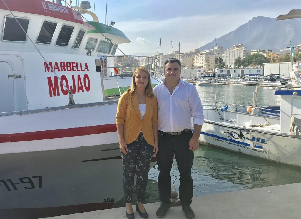 La edil de Ciudadanos en Marbella, Marcía García , junto al patrón mayor, Manuel Haro, este miércoles. FOTO/ Cs