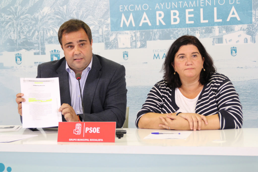Los concejales del PSOE Manuel Morales y Blanca Fernández este martes en rueda de prensa. FOTO/ PSOE