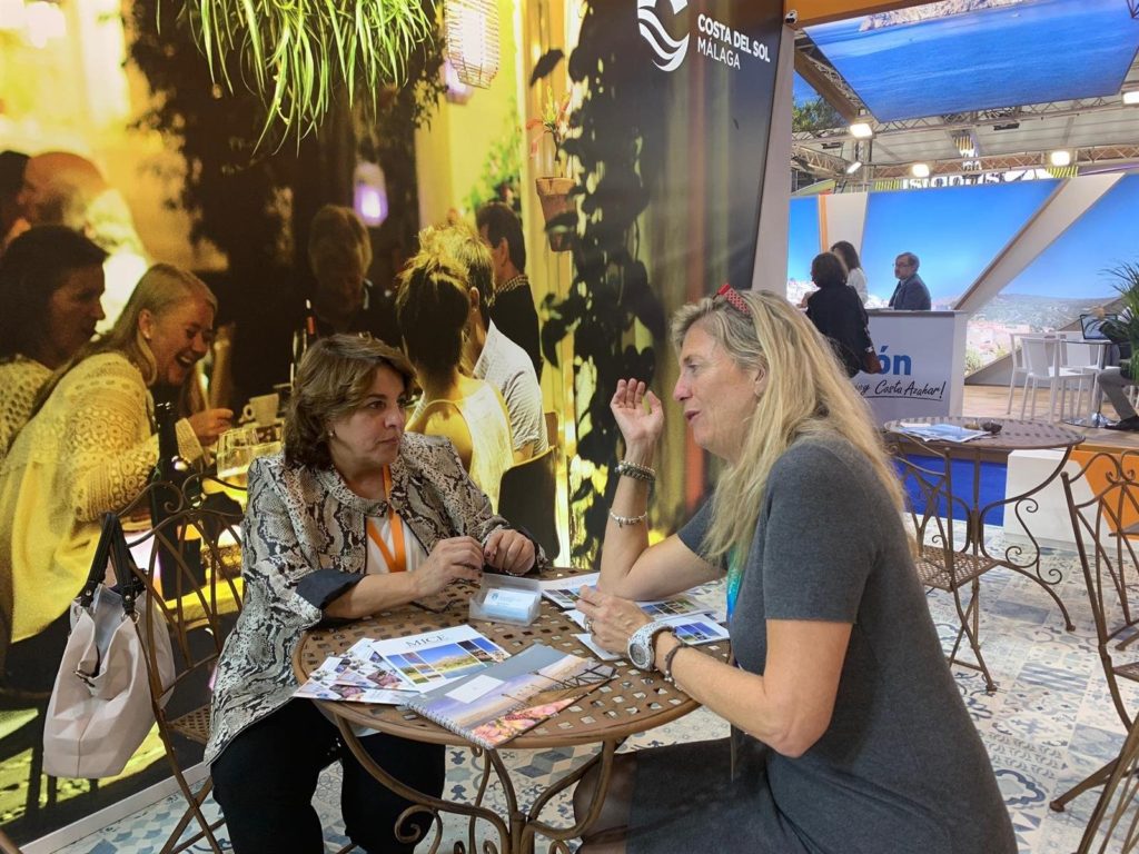 Imagen de la directora general de Turismo, Laura de Arce, en el espacio de Marbella habilitado en el stand de Turismo Costa del Sol en Londres. FOTO/ Ayto de Marbella