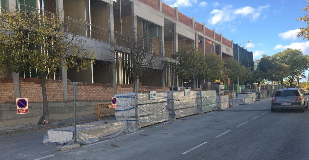 Estado que presentan las obras del centro de Salud de San Pedro paralizadas por la Junta de Andalucía. FOTO/ Marbella Confidencial