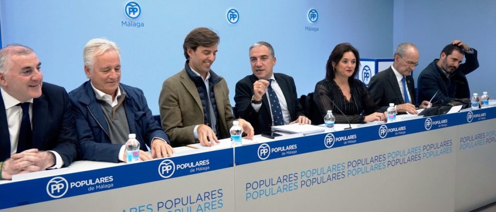 Imagen reciente de la Junta Directiva del PP de Málaga, presidida por Elías Bendodo, tras las pasadas elecciones generales. FOTO/ PP