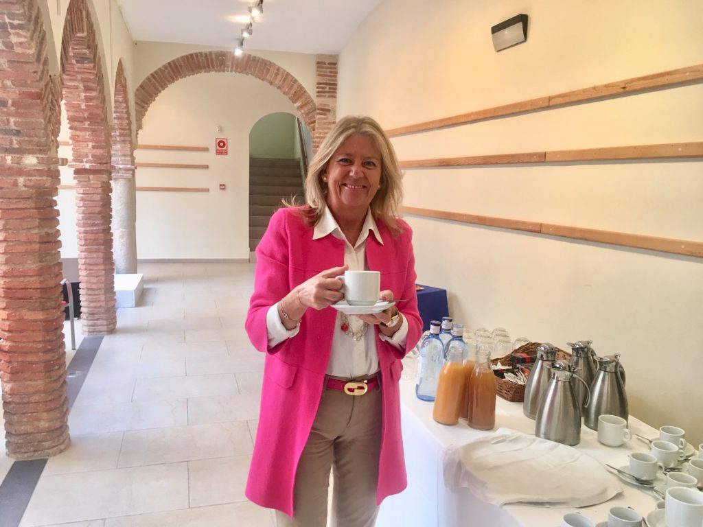 La alcaldesa de Marbella, Ángeles Muñoz, este jueves en el desayuno informativo que ha mantenido con los medios de comunicación. FOTO/ CABANILLAS