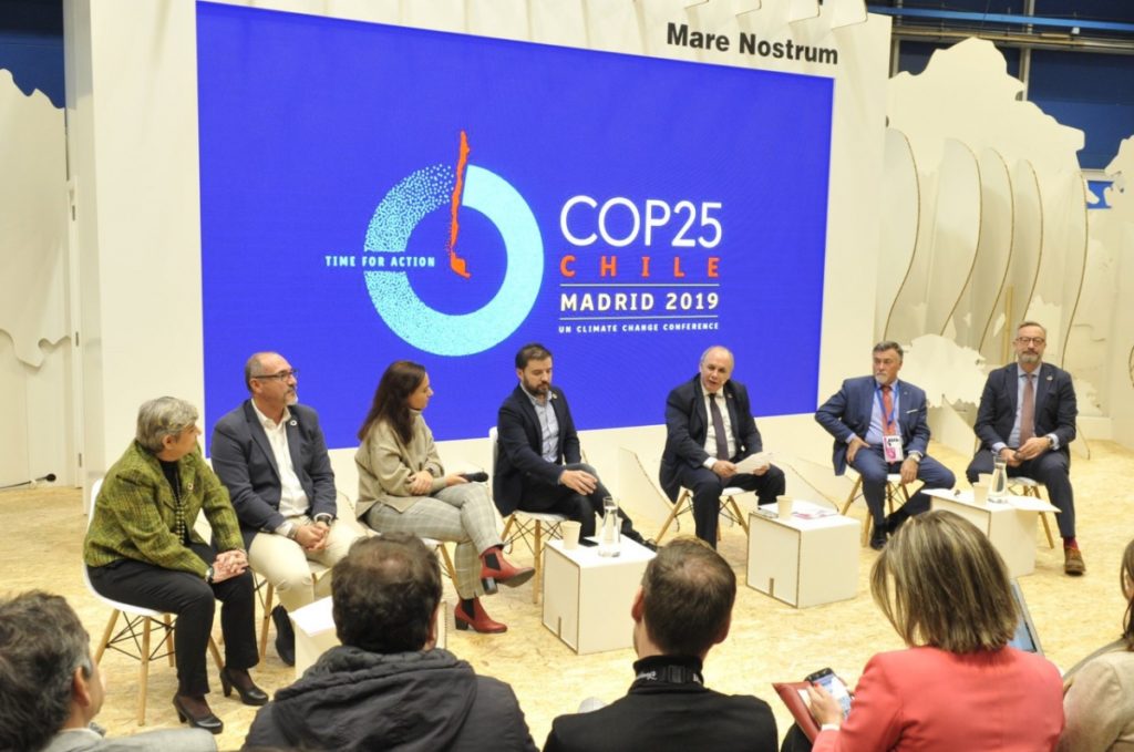 El asesor de Medio Ambiente del Ayto de Marbella, Baldomero León (segundo por la drcha) este martes en la mesa redonda en la que ha participado en la Cumbre del Clima en Madrid. FOTO/ Ayto de Marbella