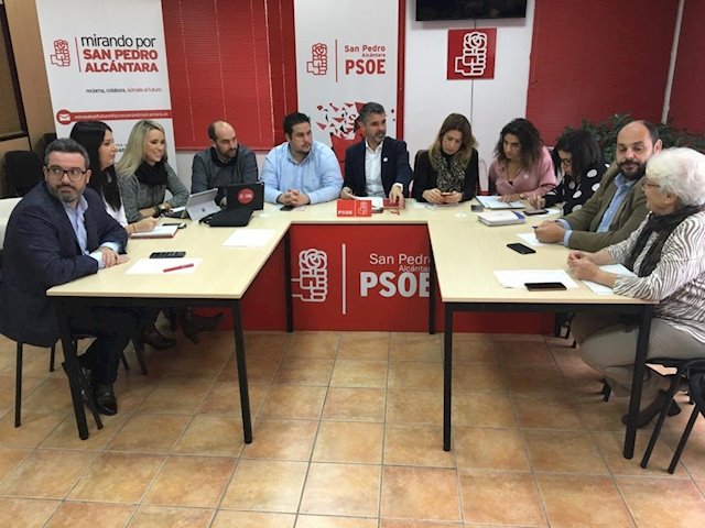 El portavoz José Bernal presidiendo el Grupo del PSOE en Diputación durante la reunión celebrada este lunes en San Pedro. FOTO/ PSOE