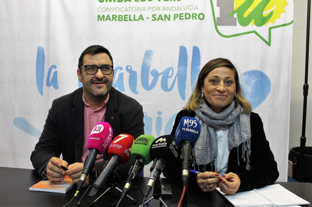 Los dirigentes de Adelante Andalucía Guzmán de Ahumada y Victoria Morales este lunes en rueda de prensa en Marbella. FOTO/ Adelante Andalucía