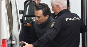 El exdirector general de Pemex, Emilio Lozoya, en el momento de salir de los Juzgados de Marbella este jueves, tras decretarse su ingreso en prisión. FOTO/ CABANILLAS