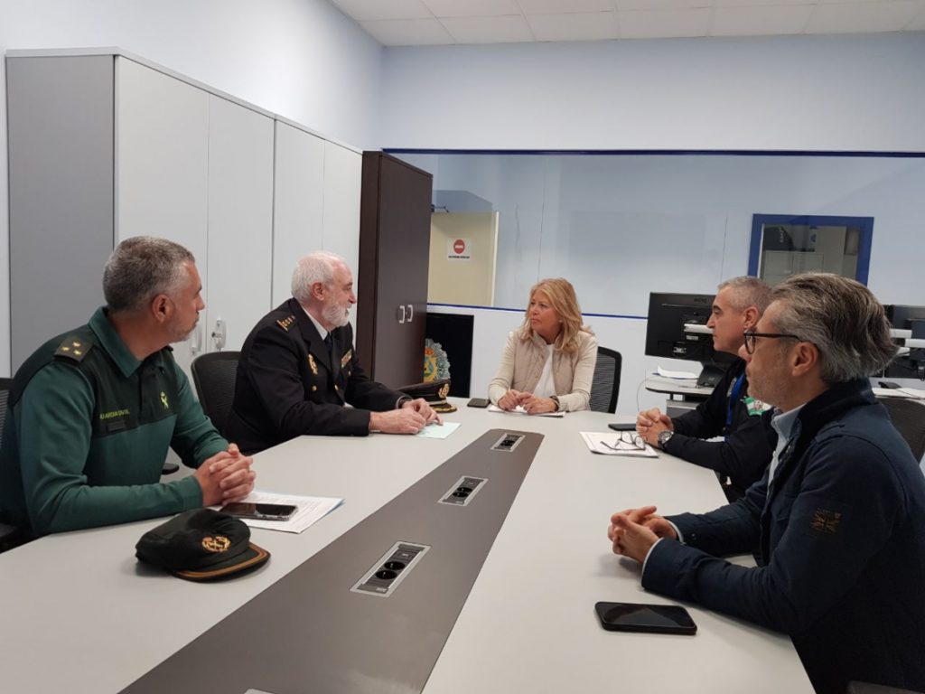 Reunión mantenida por la alcaldesa de Marbella, Ángeles Muñoz, con los máximos responsables de Policía Nacional, Guardia Civil y Policía Local, así como el concejal de Seguridad, José Eduardo Díaz, este domingo. FOTO/ Ayto.