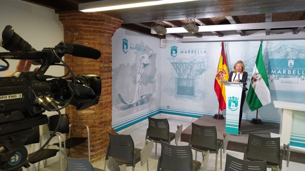 La alcaldesa de Marbella, Ángeles Muñoz, este lunes durante su comparecencia en directo ante las cámaras de TV Marbella. FOTO/ Twitter @RTVMarbella