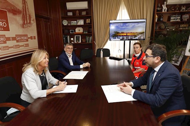Imagen de la firma del acuerdo entre el Ayuntamiento de Marbella y la Empresa Pública de Emergencias Sanitarias (EPES). FOTO/ Ayto de Marbella