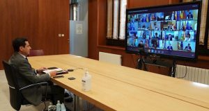 El presidente de la Junta, Juanma Moreno, este domingo durante la videoconferencia de presidentes autonómicos. FOTO/ Junta de Andalucía