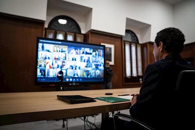 El presidente de la Junta, Juanma Moreno, durante la videconferencia de presidentes autonómicos con Pedro Sánchez este domingo. FOTO/ JUNTA
